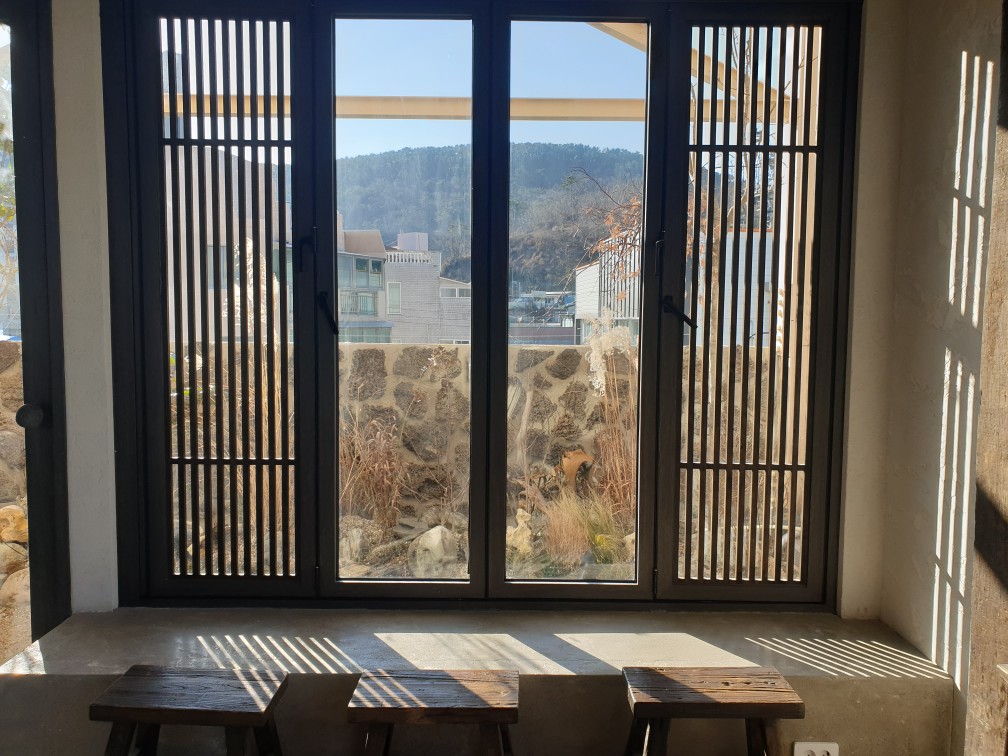 카페베이스 3층 창가