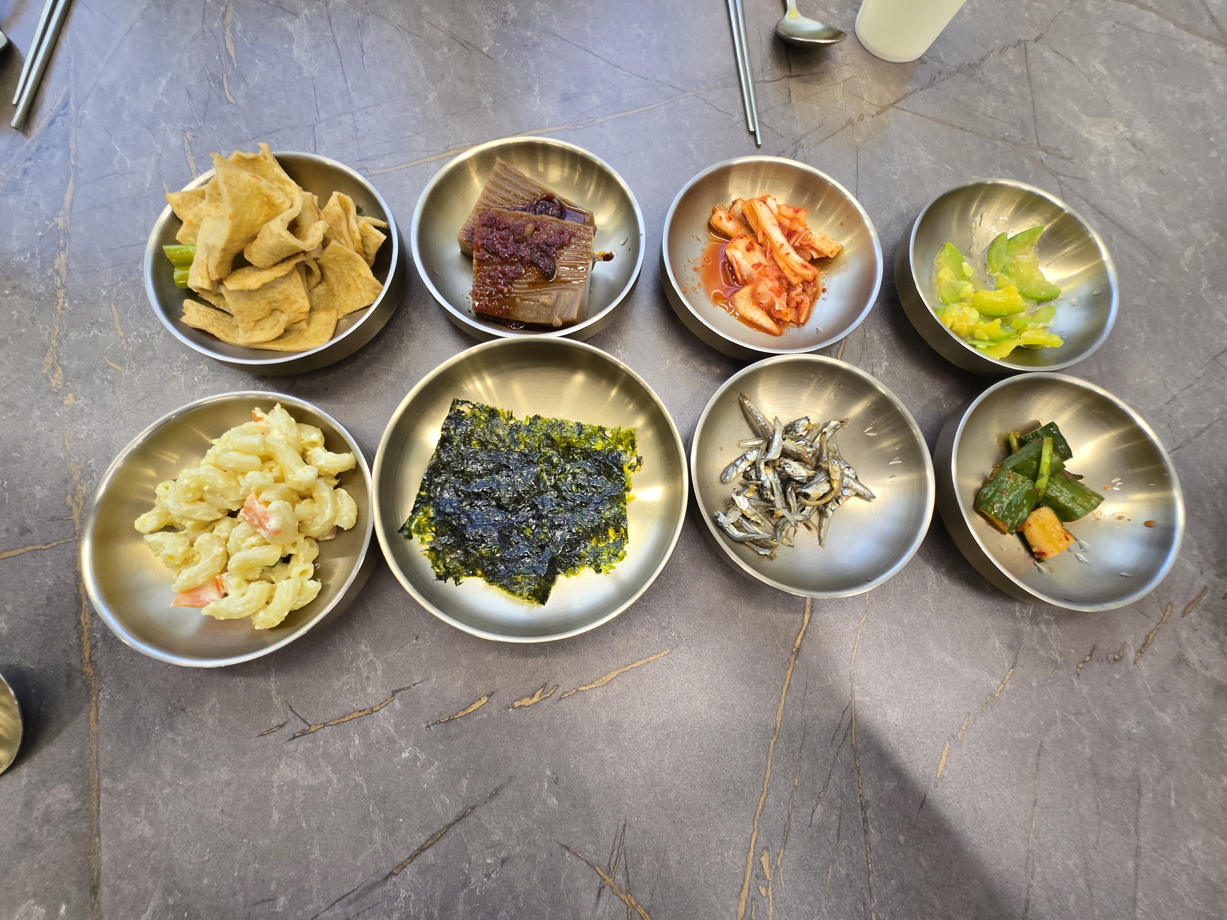 황금동 완뚝순두부 밑반찬