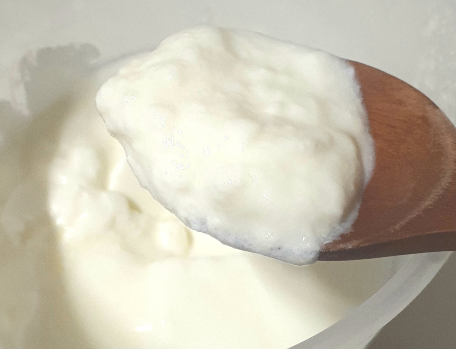 발효유를 80ml 넣고 발효된 요거트 단단하지않고 유청이 몽글 몽글 잡혀 있다