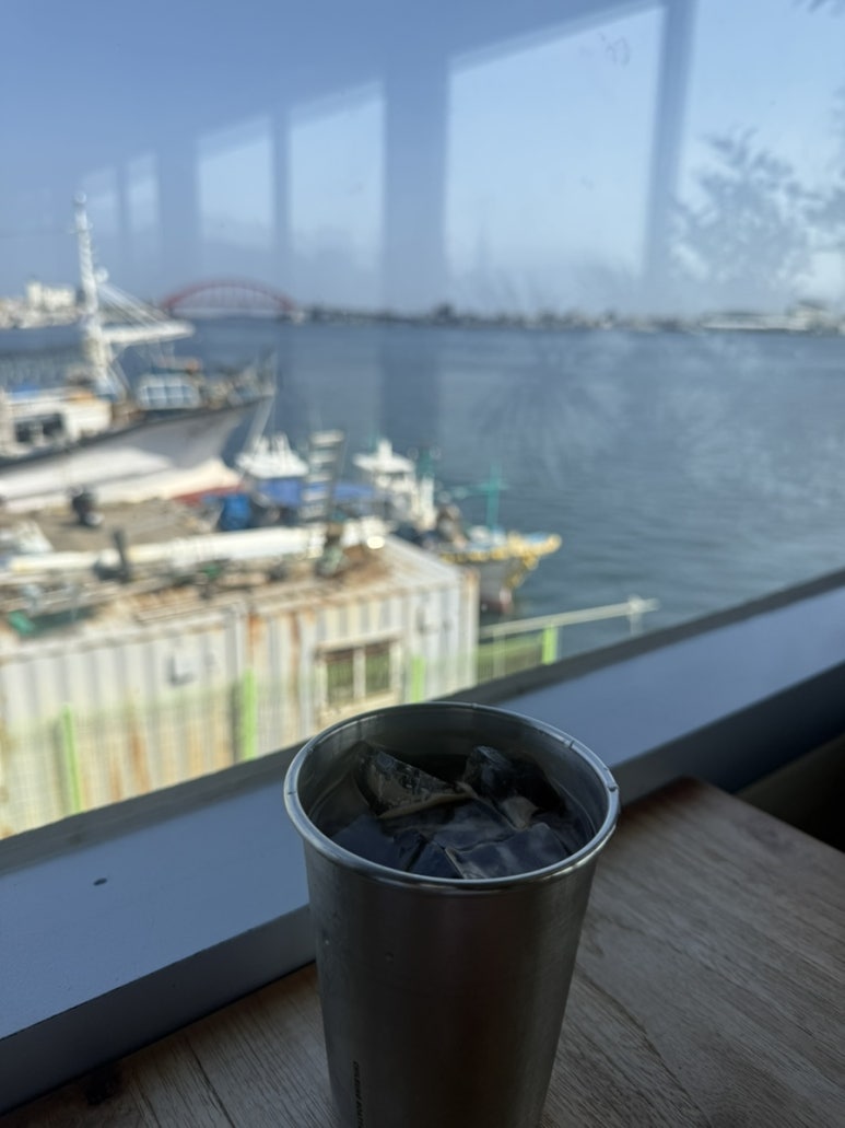 칠성조선소 카페 2층