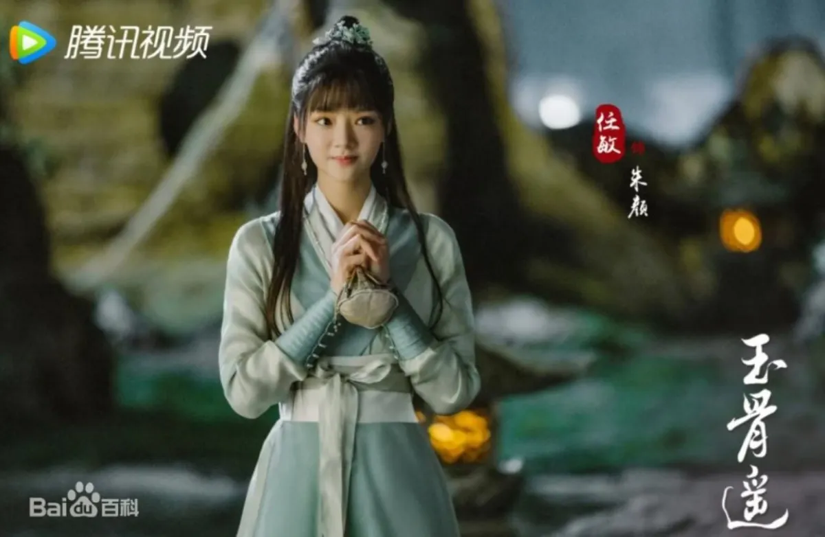 물건들고-서있는-주안-임민