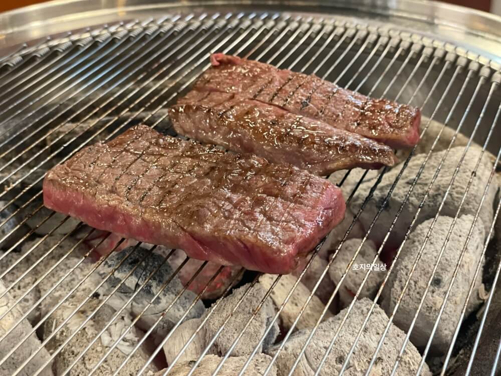 수원 숙성 고기 맛집 영포화로 영통점 - 잘 익은 살치살