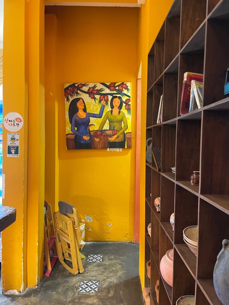 나트랑 시내 현지인 맛집 바토이 - 그림 장식