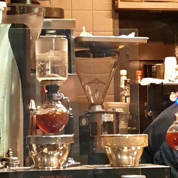 오사카 카페 투어 릴로 커피 킷사, 멜 커피 로스터스, 후프 커피 로스터스_릴로 커피 킷사_사이폰 추출 모습