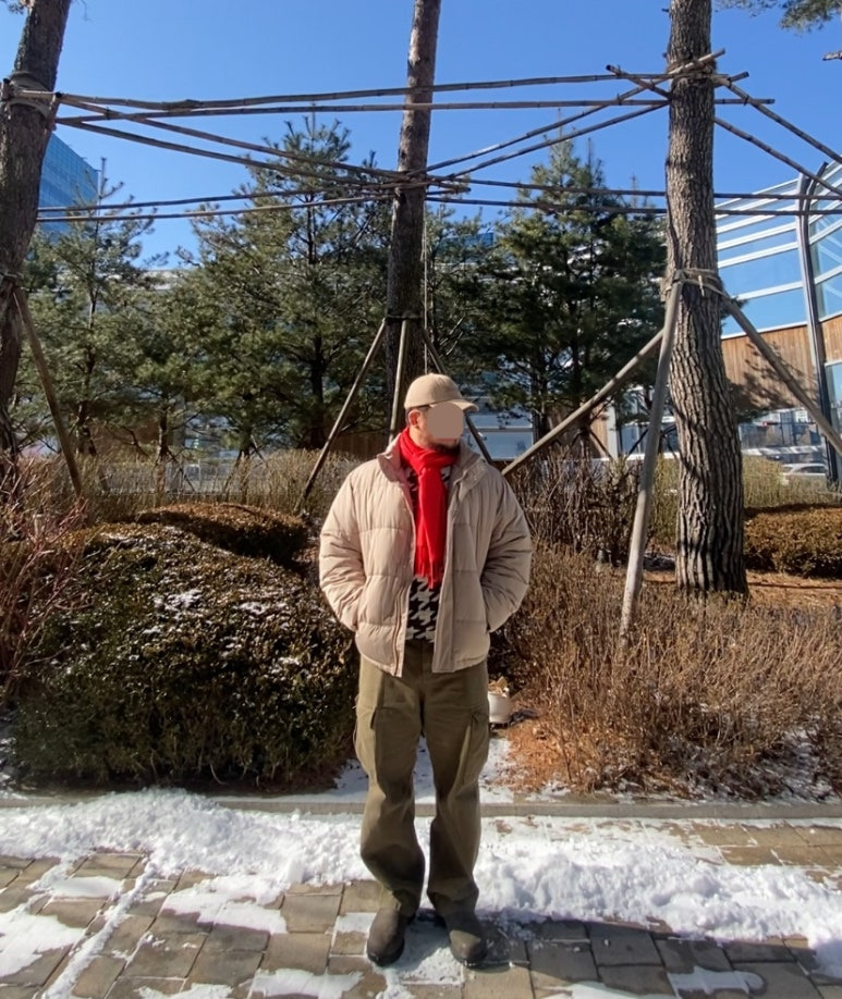 데일리룩('26.1.24.)랭글러 빈티지 로고 볼캡, 바스틱 숏패딩 점퍼, 리끌로우 무지 레드 머플러, 어썸스튜디오 하운드투스 모크넥 니트, 프리즘웍스 카고팬츠, 블런드스톤 585