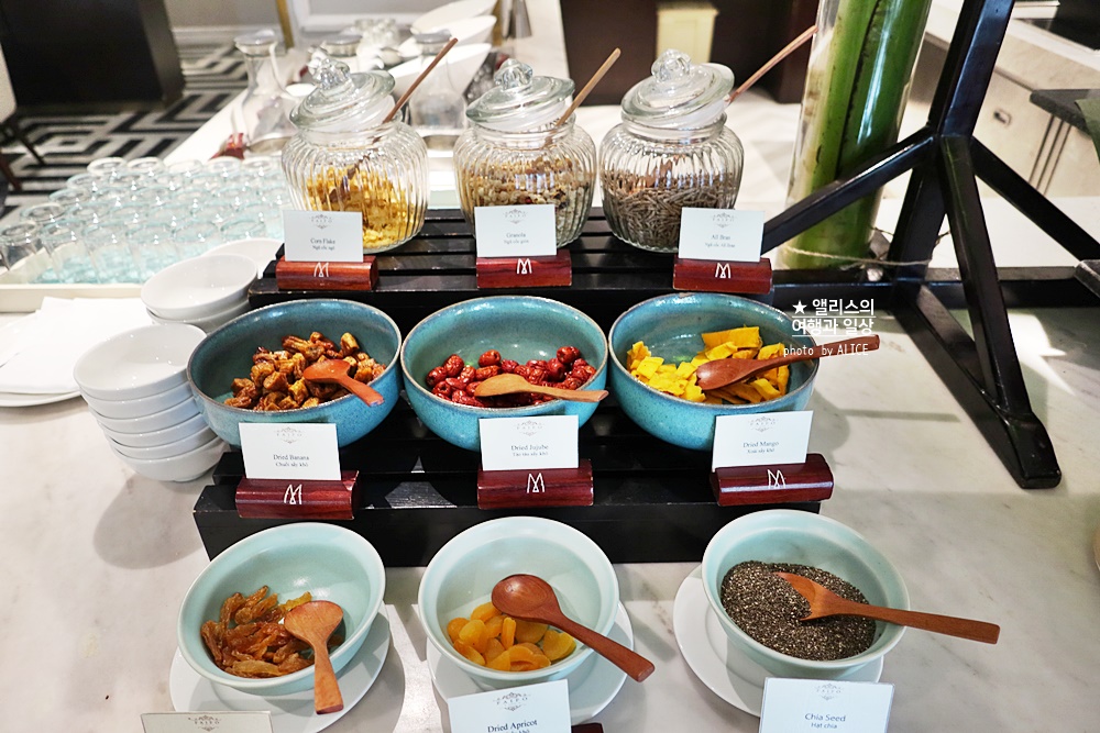 로열 호이안 엠갤러리 호텔 조식 후기 파이포 카페