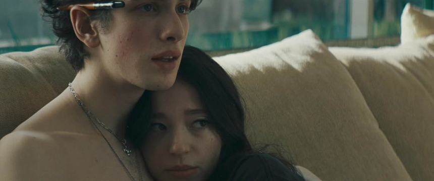 영화 '아노라' (Anora) 리뷰 - 강렬한 스토리와 현실적인 로맨스!