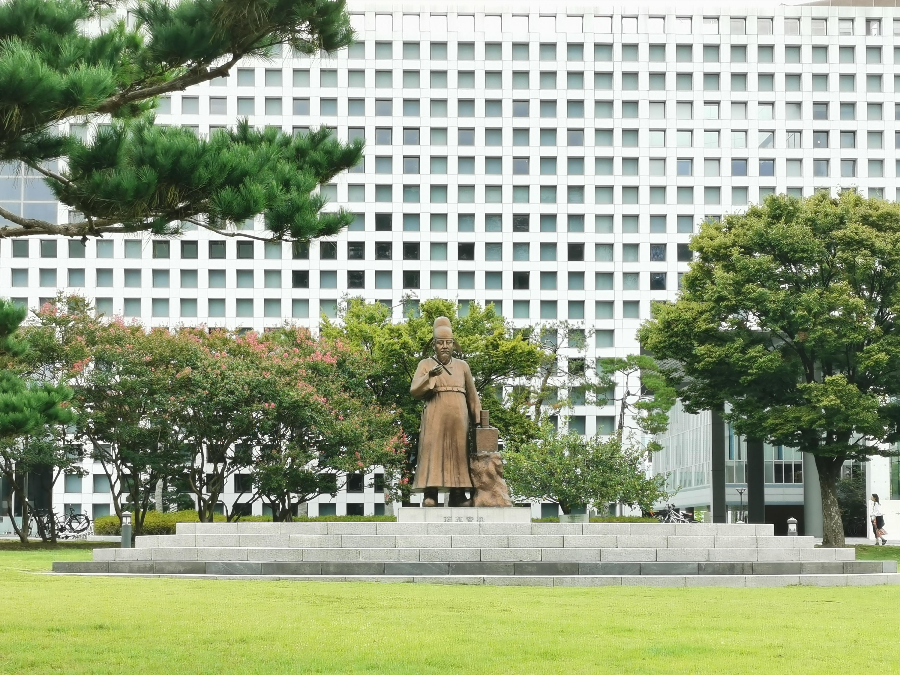 한국과학기술원에 세워진 조선 시대 과학자 장영실 동상