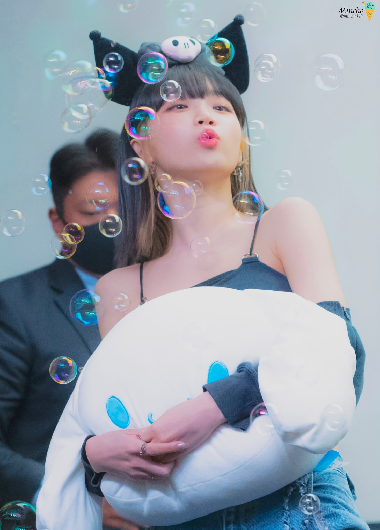 비누방울에 키스할 기세