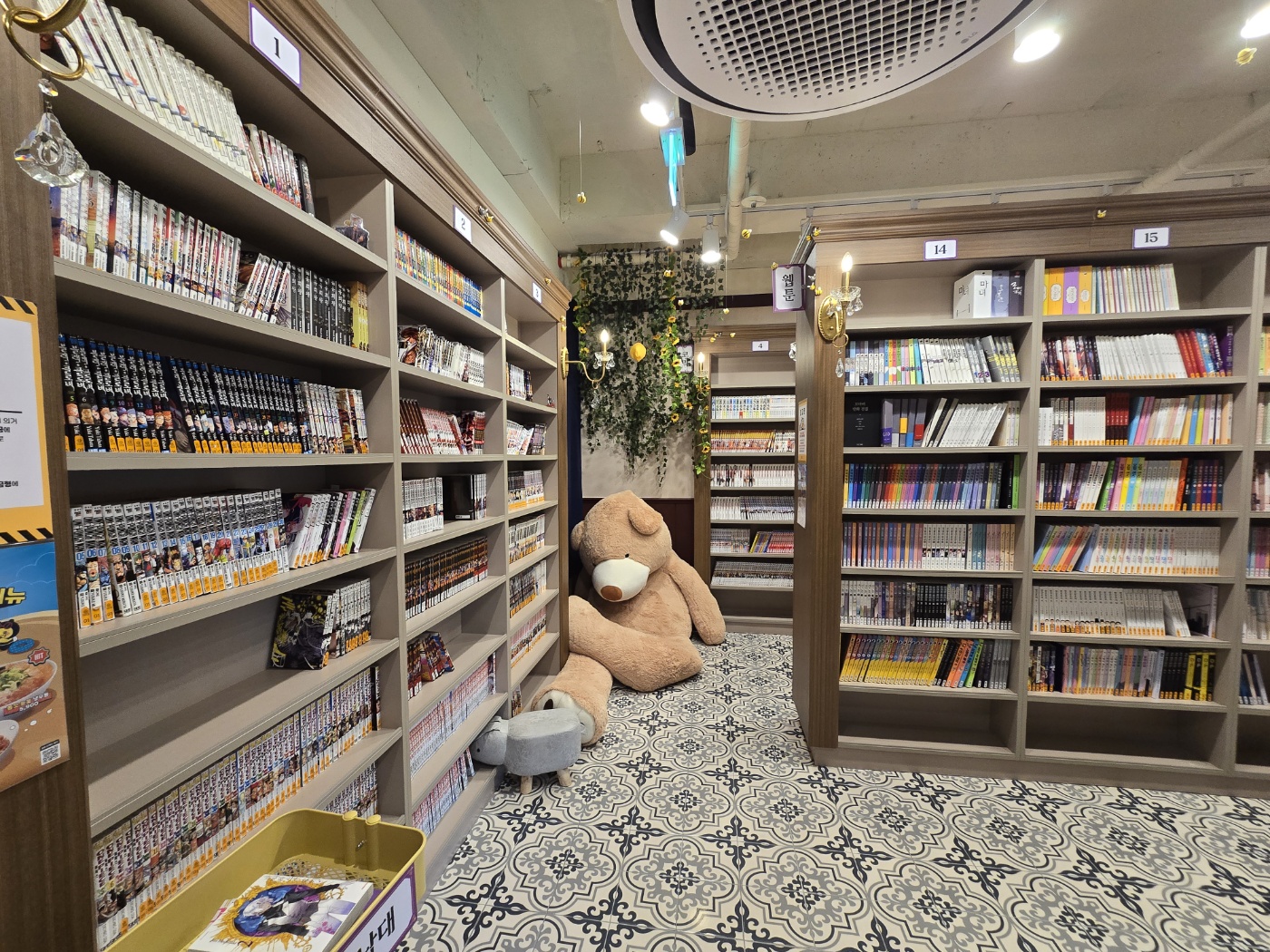 벌툰아라비아 수원성대점 만화책이있는공간
