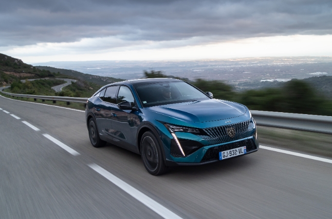 [시승기] 잘생긴 푸조 구원투수 408 피칭 실력도 괜찮을까?