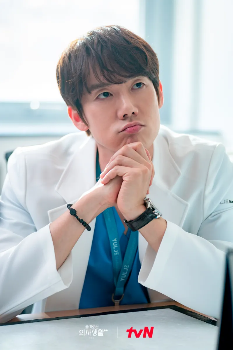 언젠가는 슬기로울 전공의생활에서 안정원 역을 맡은 유연석