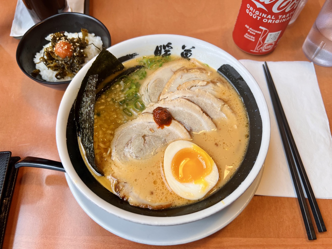 단보라멘은 어느나라에서든 줄 서 있다. 비주얼도 괜찮고, 맛도 꽤 좋다