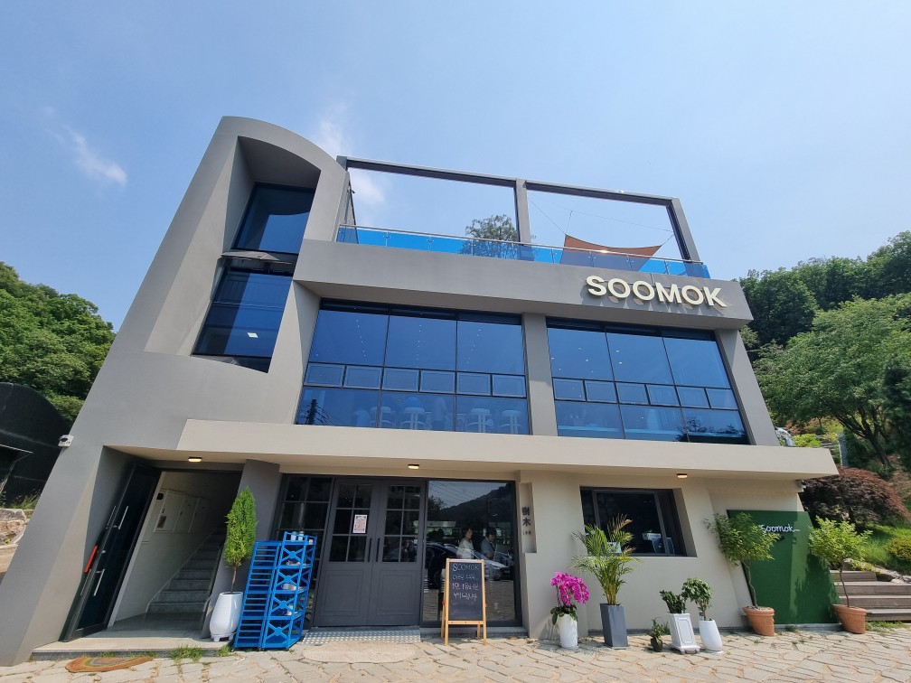 경기도 시흥 산골수목원: 연분홍 수국이 있는 식물원 카페