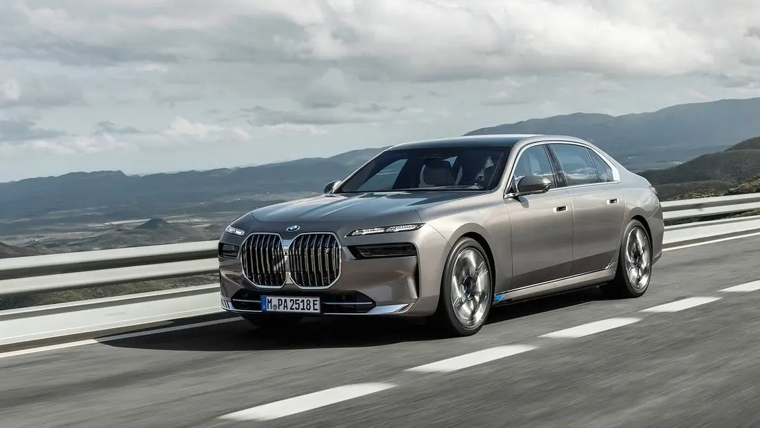 BMW i7 가격 실구매가 모의견적 제원 옵션 카탈로그 내부 색상 디자인 인테리어 전기차 지원금 총정리