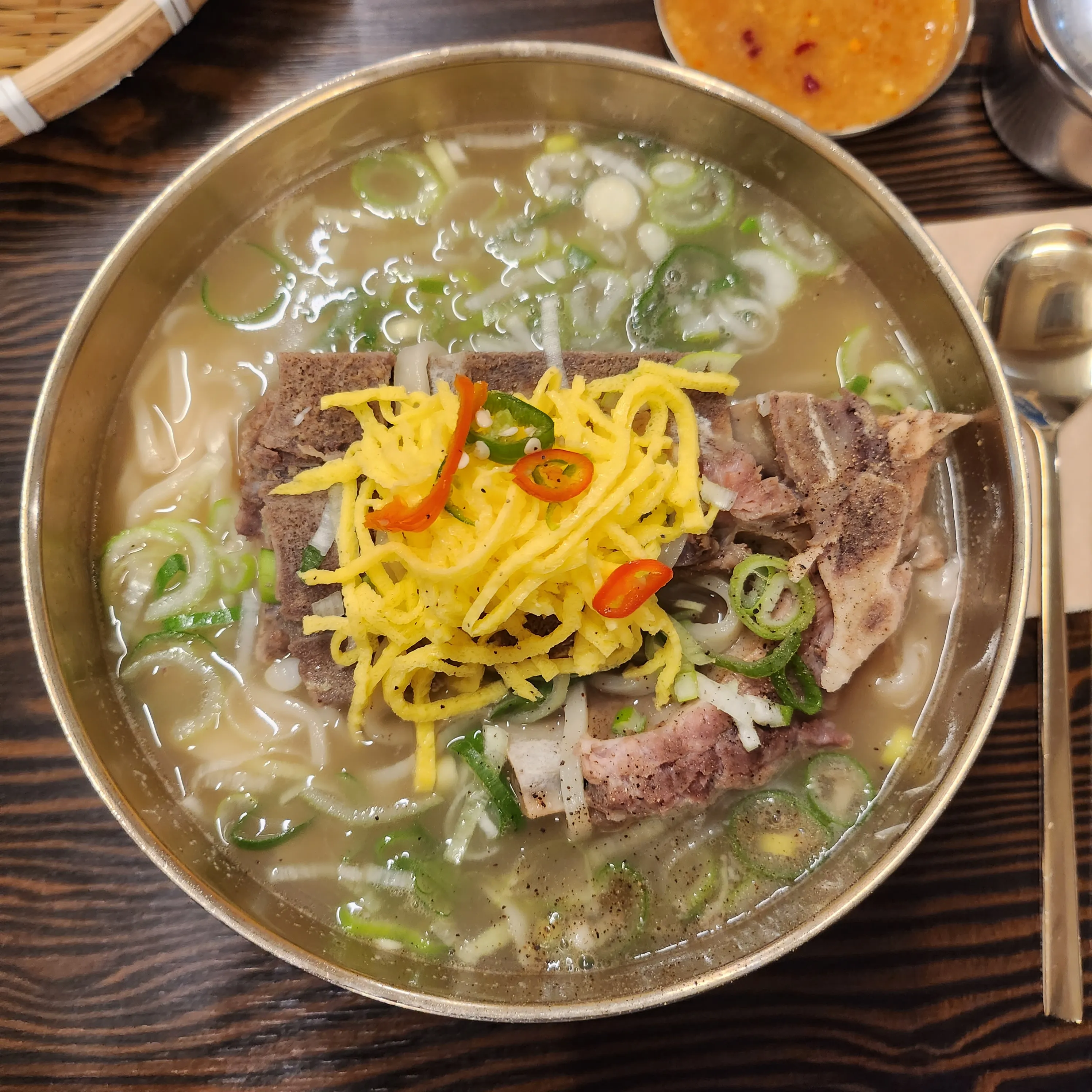 뼈칼국수