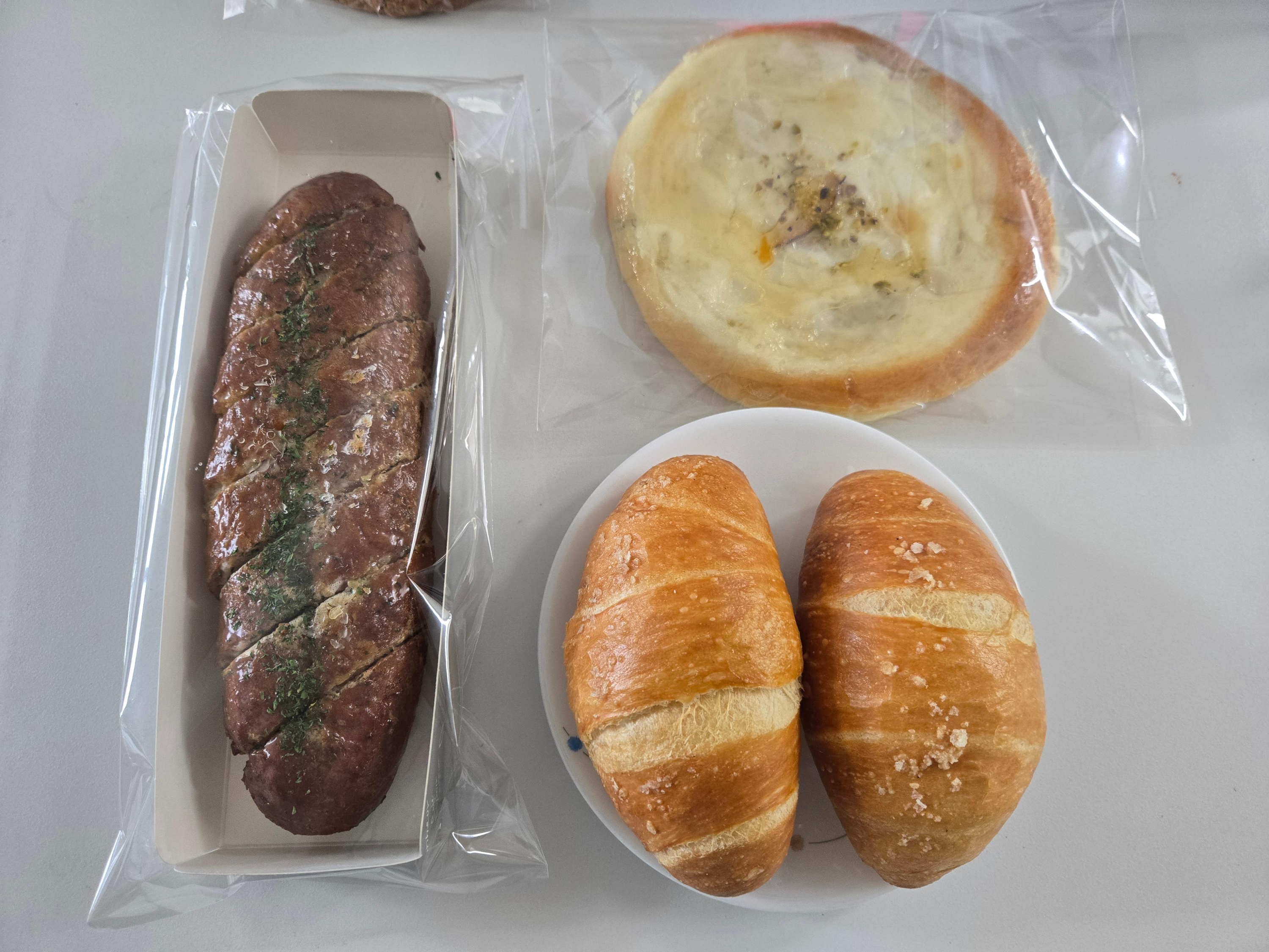 마늘바게트,-유자-찰-크림치즈-빵,소금빵-사진