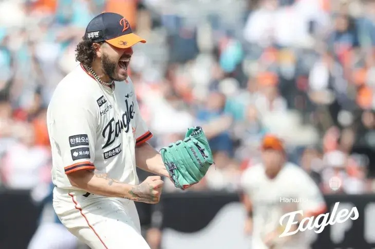 노시환 100홈런·폰세 괴력투…7연승 질주, 한화 이글스의 비상