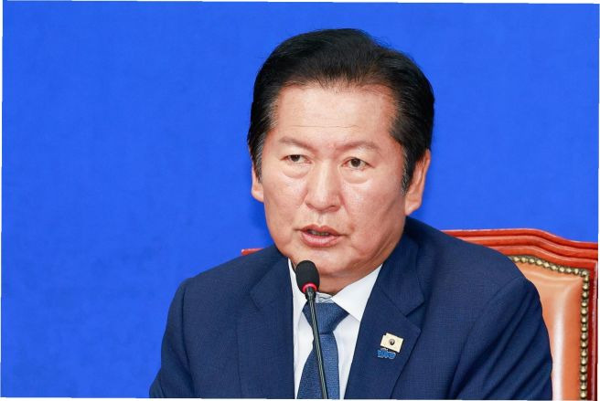 정청래 나이 프로필 고향 학력 가족 아들 논란 사퇴 압박 및 2026년 전당대회 연임 쟁점 냉철 분석