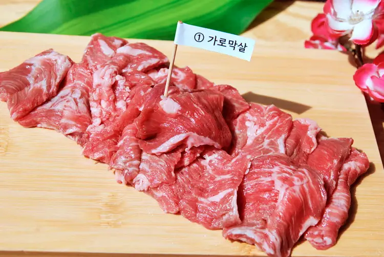 25년 결실 황토 항아리 숙성 돼지 특수 부위 꽃덜미살 가로막살 삼각살 모소리살 부천 중동 맛집 추천 생방송투데이 리얼맛집 오늘방송 맛의 승부사