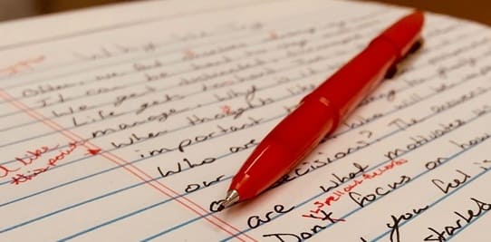 여백에 메모를 남긴 페이지 사진