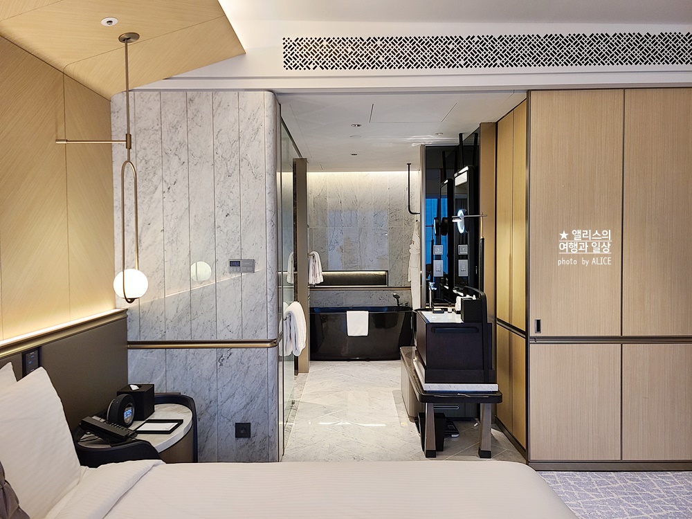 서울 호캉스 호텔 추천 페어몬트 앰배서더 호텔 수영장 30만원 + 더 현대서울 (~11.14)