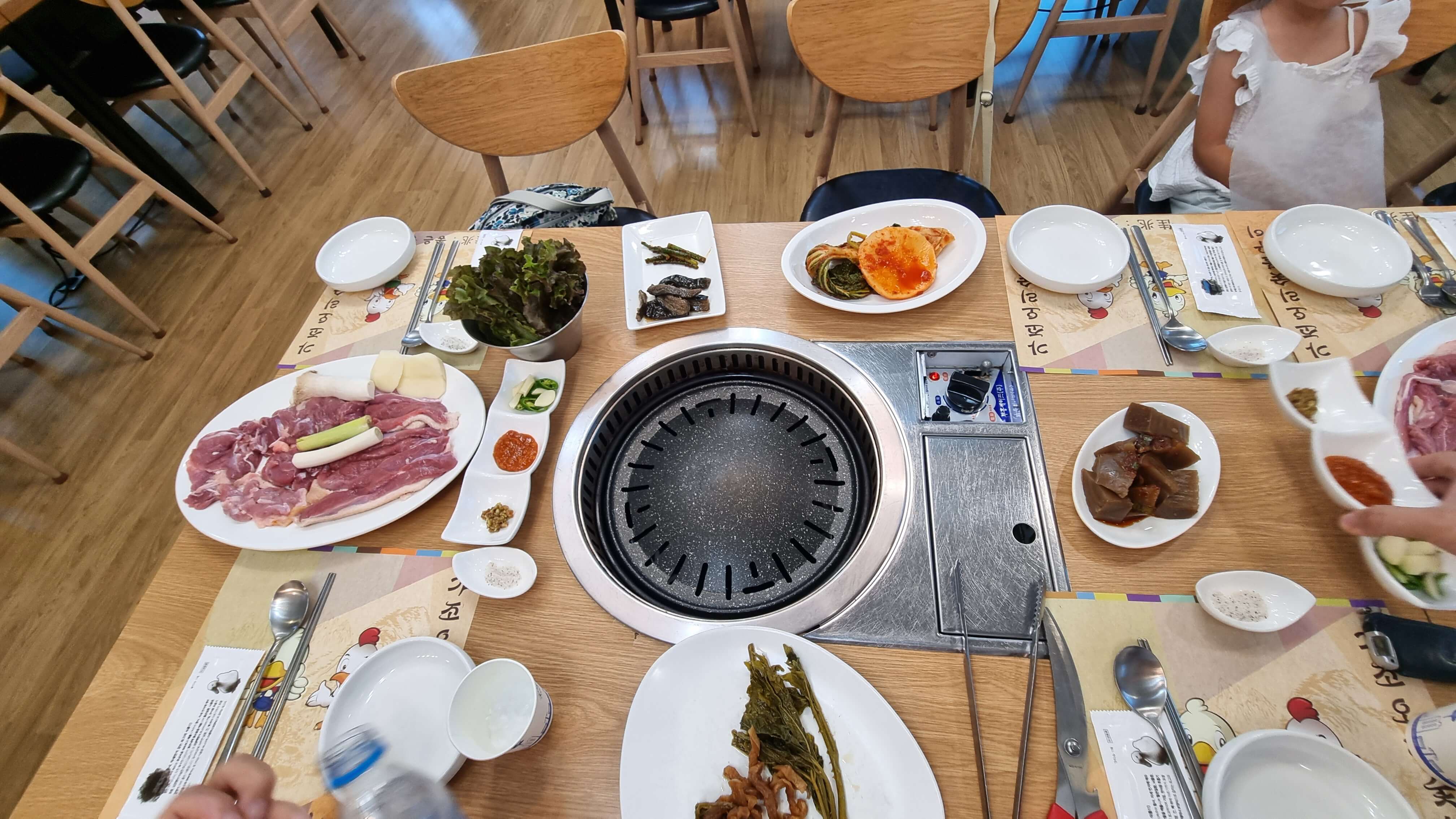 오리 생구이 및 반찬-사진