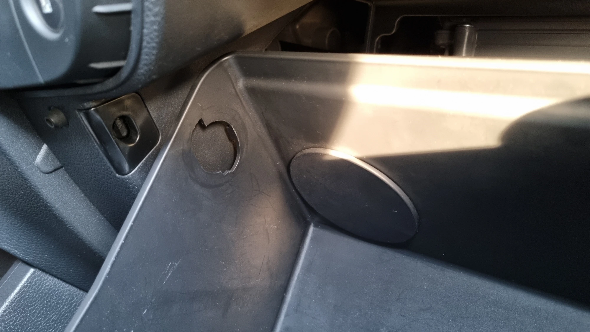 걸쇠 끼우는 구멍