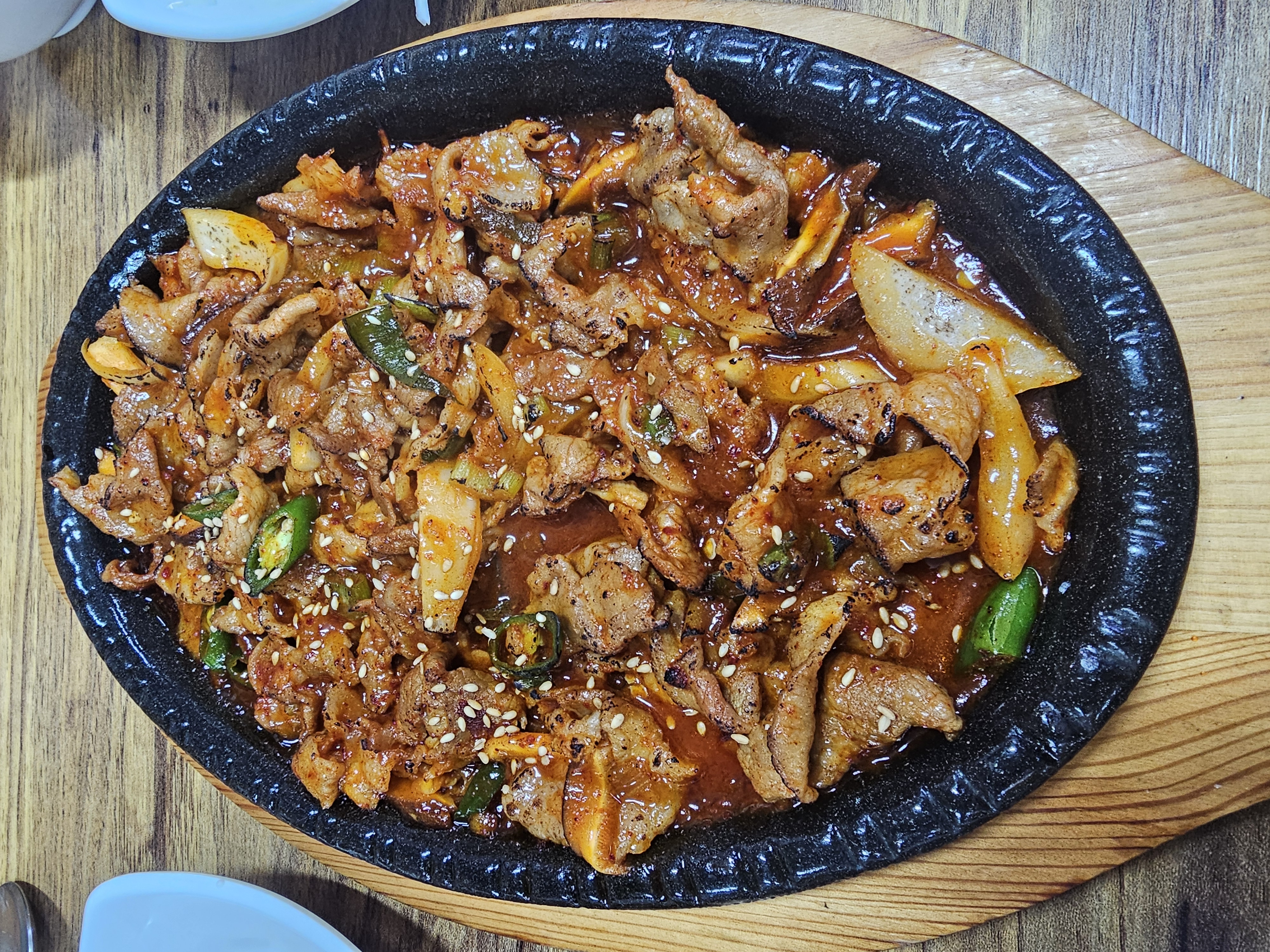 부산 대신동 부산해물찜 본점 제육볶음, 잘게 썬 돼지고기 매콤 양념