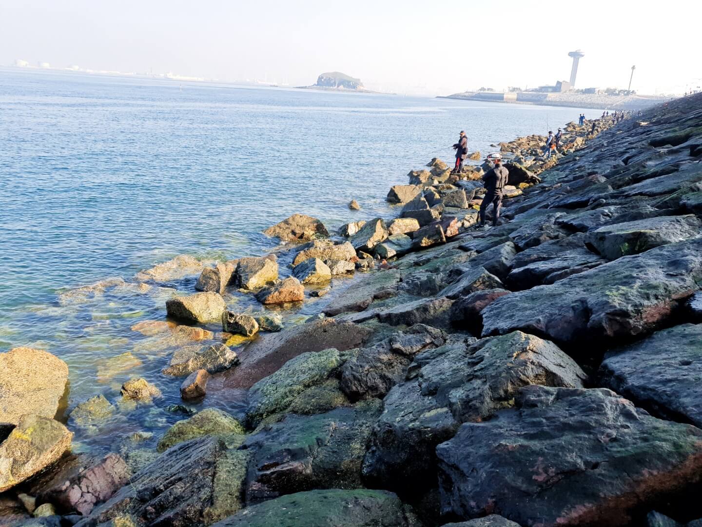 시화방조제-석축에서-낚시하는장면