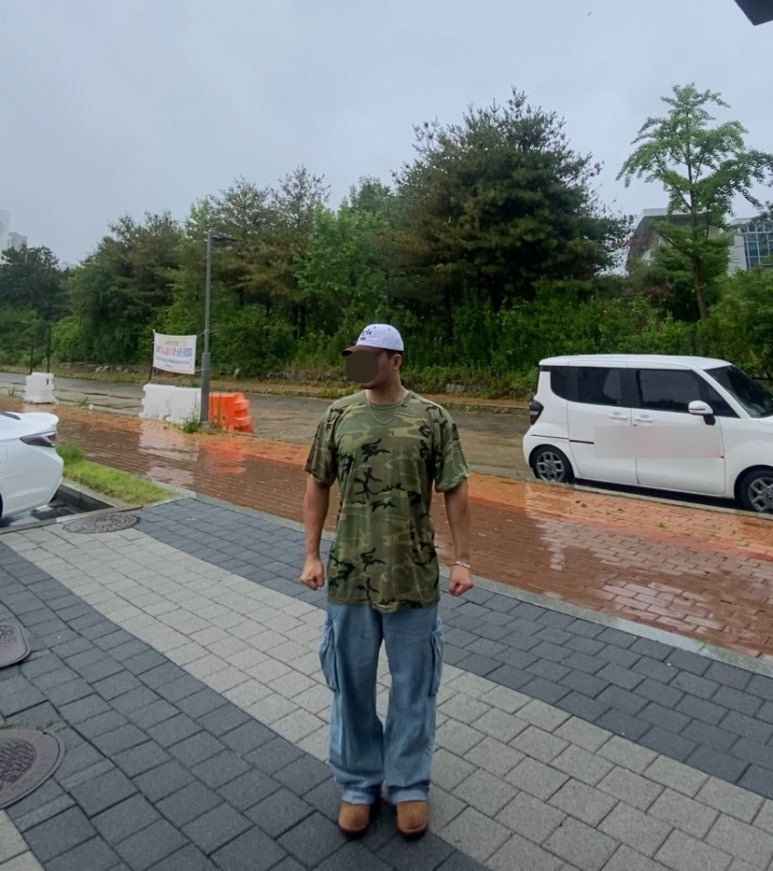 데일리룩('26. 6. 20.)윅 paris 투톤 워싱볼캡, 빈티지 목걸이, 로스코 4777 빈티지 우드랜드 카모티셔츠, 무신사스탠다드 카고 팬츠, 레드윙 아이언레인저 호손뮬스키너