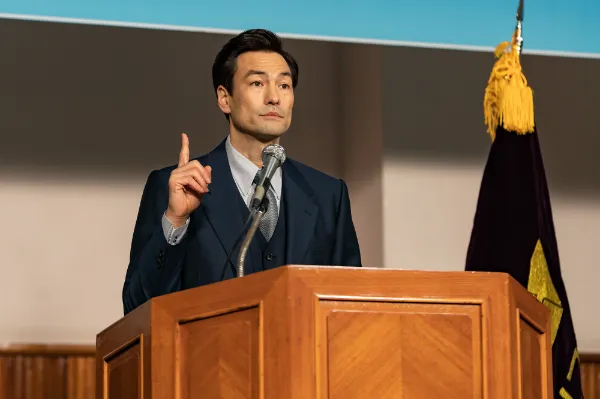 빌리박 사장 역(데이비드 맥기니스)