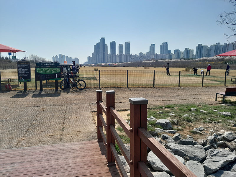 인천 송도파크골프장. 인천광역시 연수구 송도동 1번지 (송도 달빛공원 내)