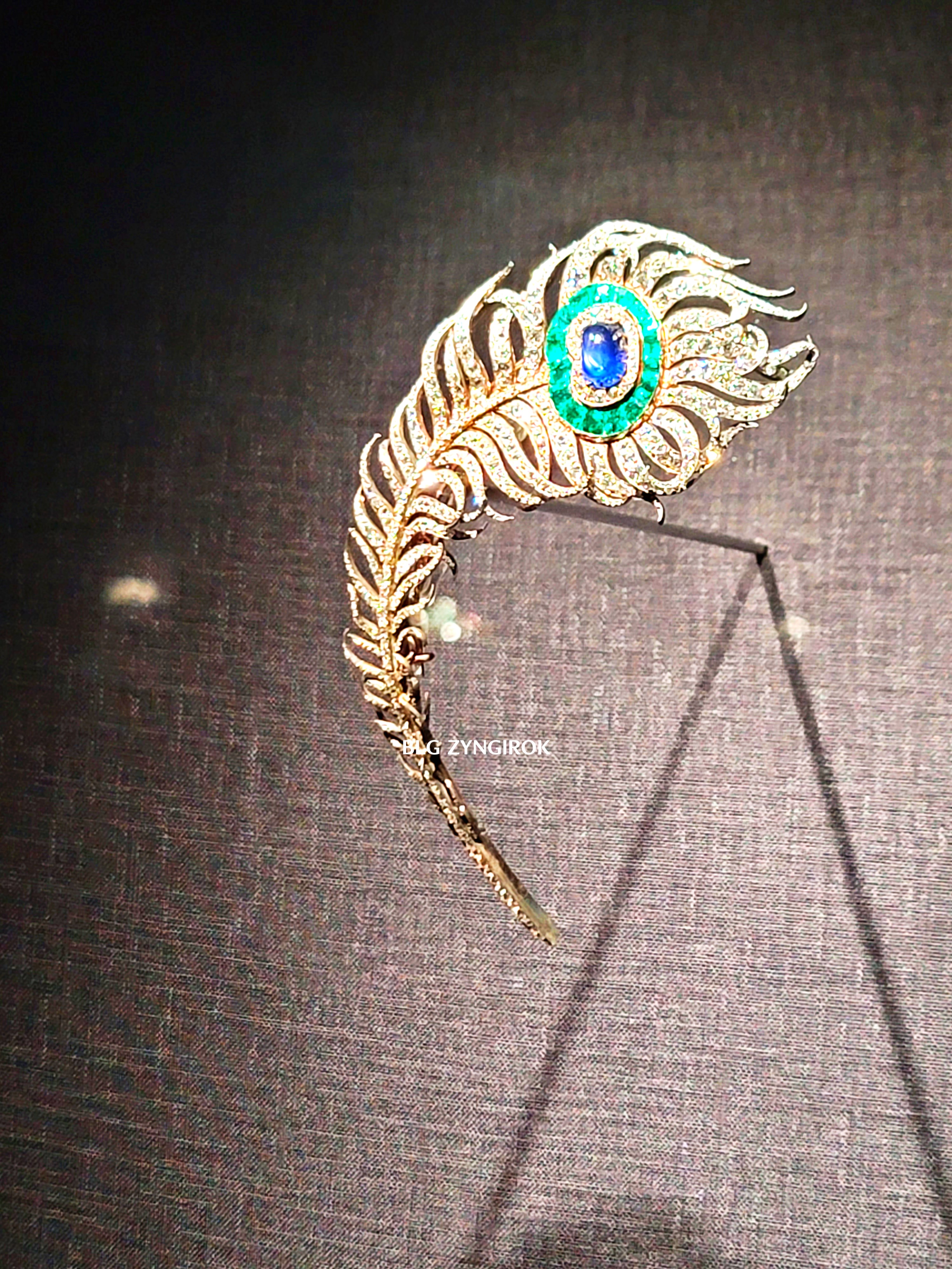 롯데타워 - 롯데뮤지엄 고혹의 보석 매혹의 시간 - 티아라 전시품 모습이다.