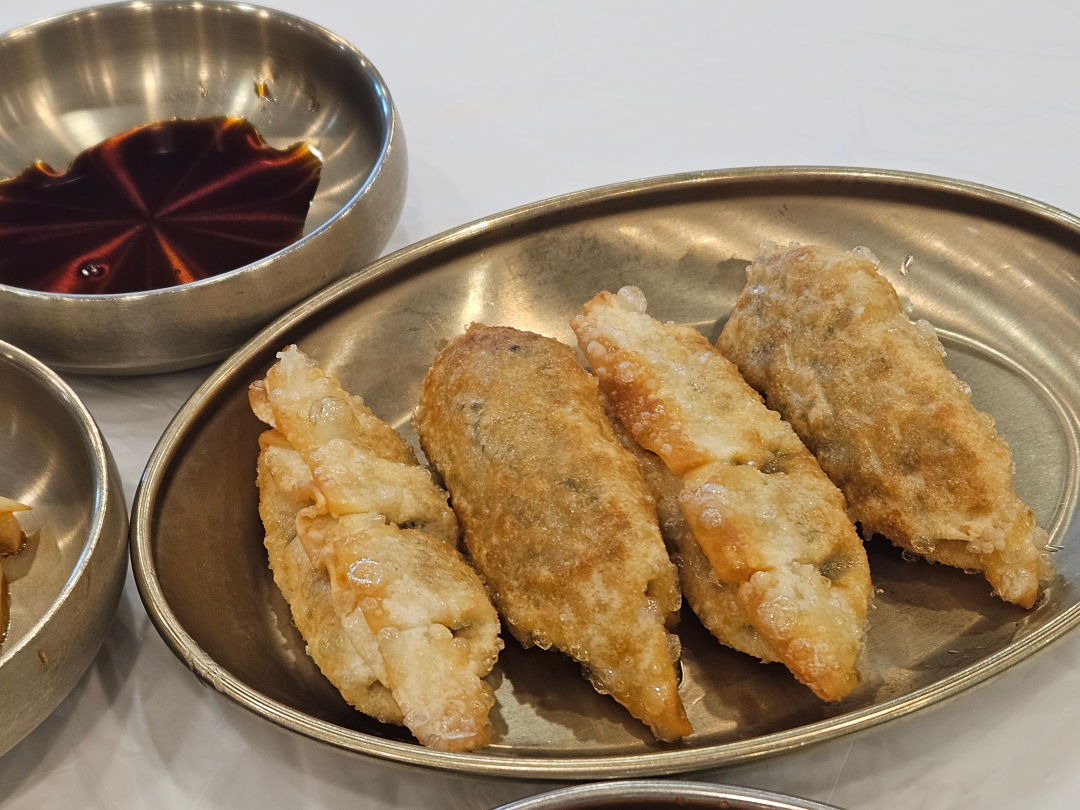 돌솥집 황제 누룽지탕 서비스 만두