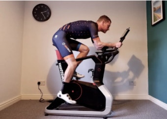 실내에서 자전거 타기