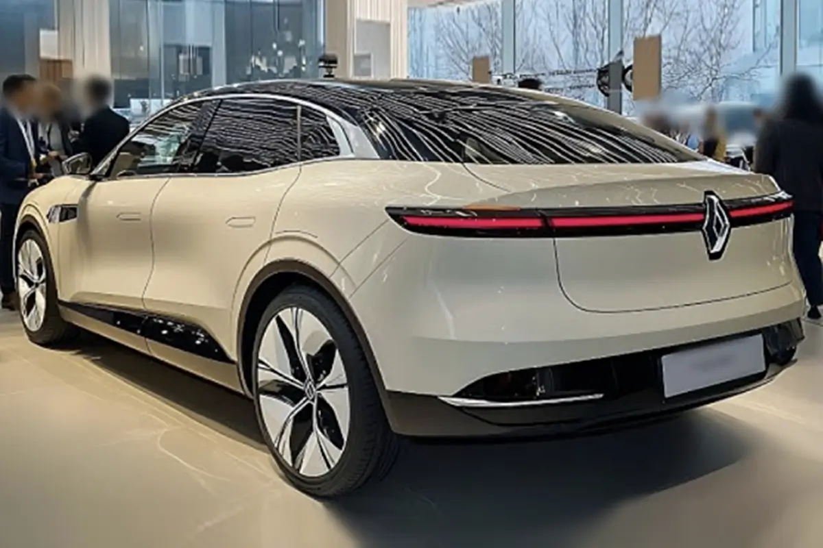 르노 SM6 풀체인지 후면