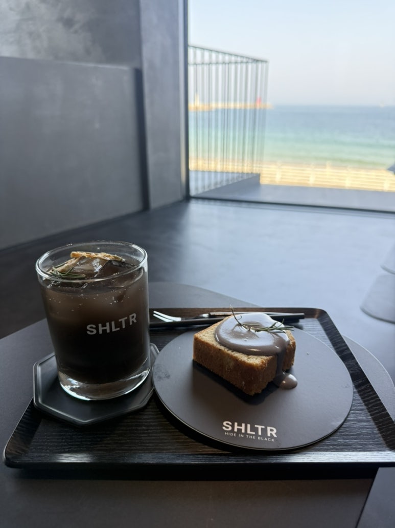 속초 셜터 2층에서 보는 풍경