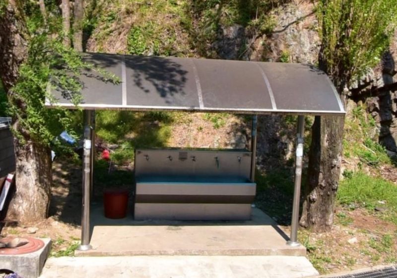 화장실 옆 수도시설