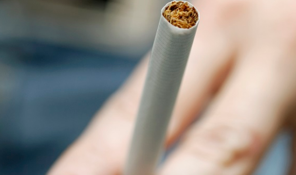 손가락에낀담배