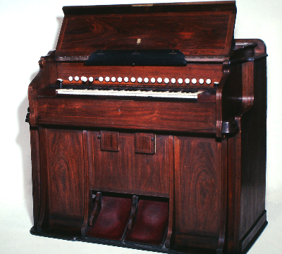 후기 낭만주의 시대의 건반악기 - 하모늄 (Harmonium). 우리나라에서는 '풍금'이라는 이름으로 알려진 악기이다.