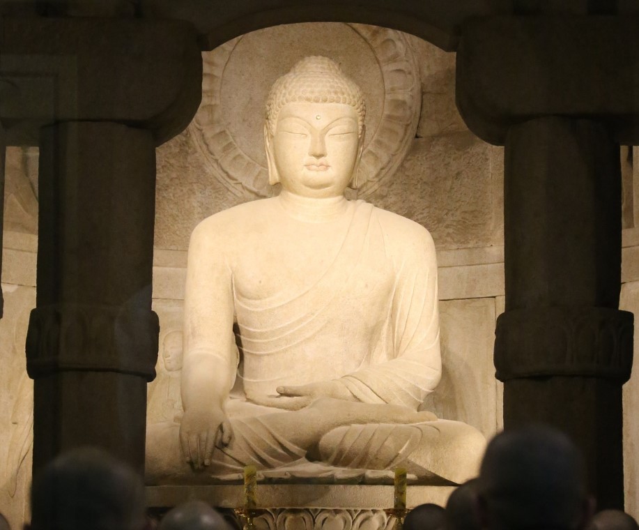 석굴암-불상-스님들의모습