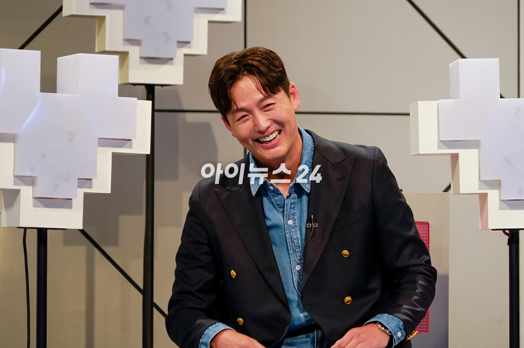 채널S&#44; ENA 공동제작 新 예능 ‘지구별 로맨스’ 제작발표회에 참석한 이정진 [사진=채널S&#44; ENA]