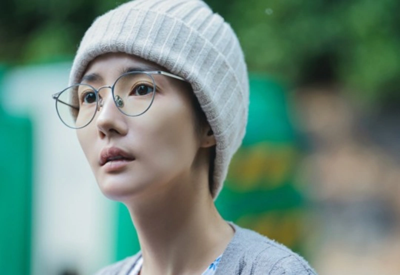 앙상한 얼굴을 하고 있는 박민영