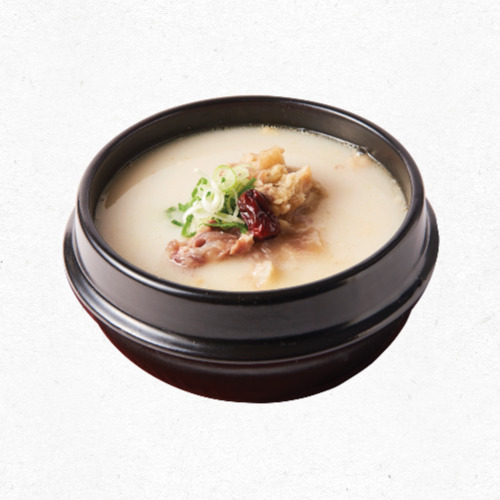 진한 국물과 고기가 어우러진 한우 곰탕