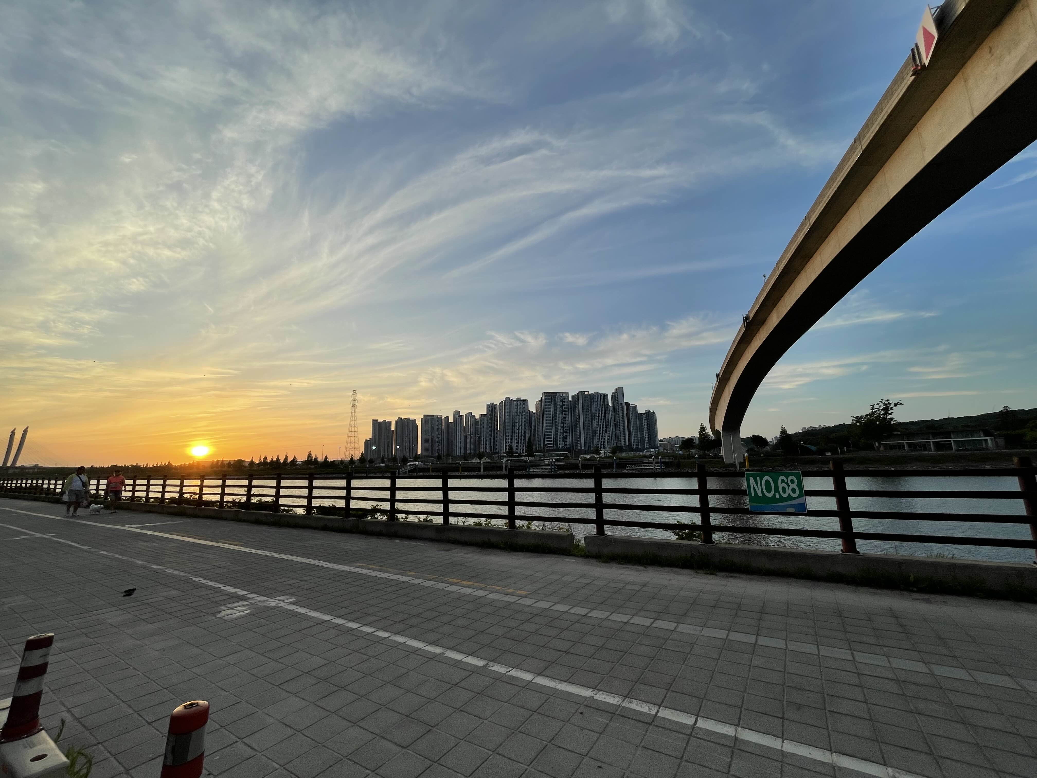 시천 나루 가는 길의 노을 모습