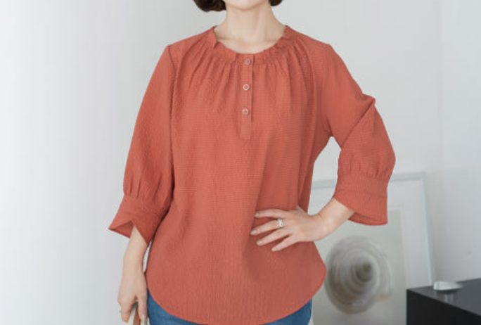 컬러가 화사한 블라우스