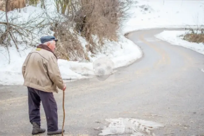 국민연금 수령나이 뒤로 미루면 더 늦은 노후까지 사진을 받을 수 있음과 관련된 사진