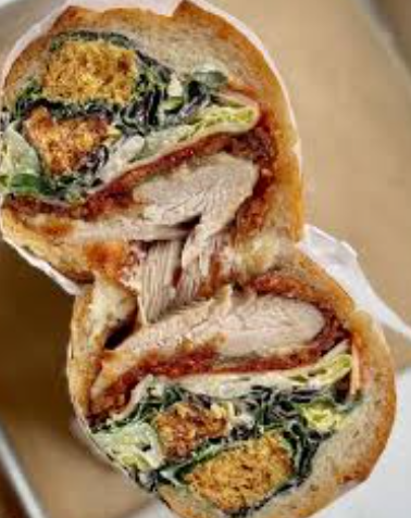 보데가 파크 시그니처 샌드위치 – 치킨, 채소, 튀김이 어우러진 뉴욕 스타일 샌드위치 이미지
