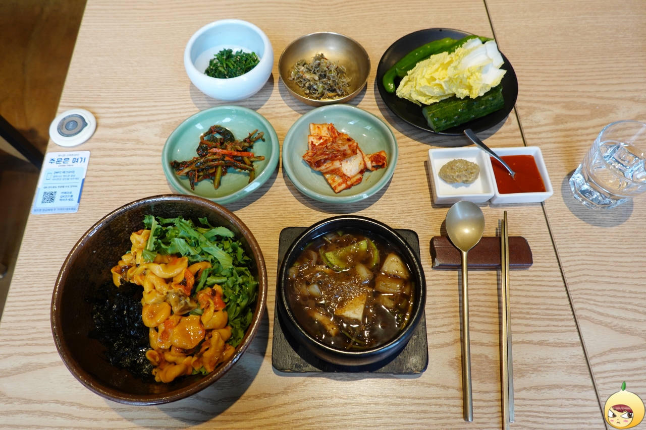 멍게비빔밥 한상 차림